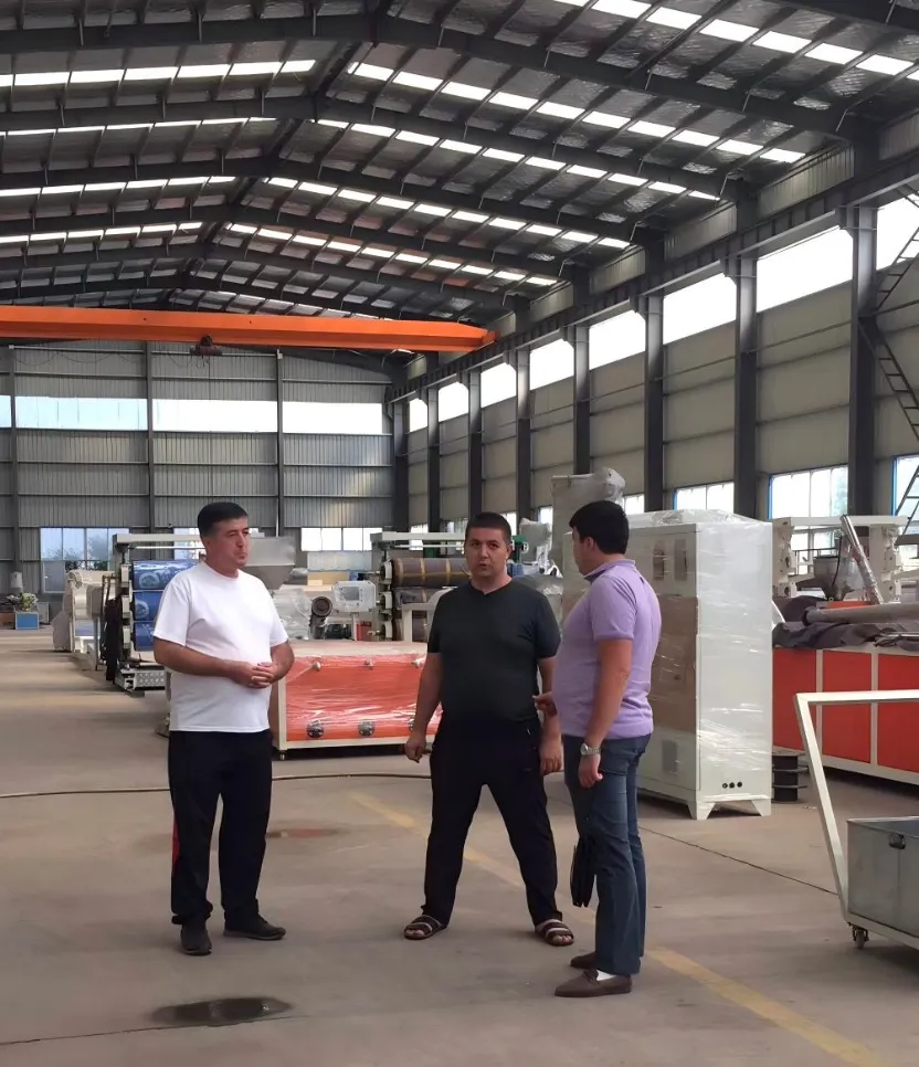 East star Plastic Machinery stelt bestelling uit Georgië veilig voor multifunctionele productielijn voor flexibele PVC-gordijnen