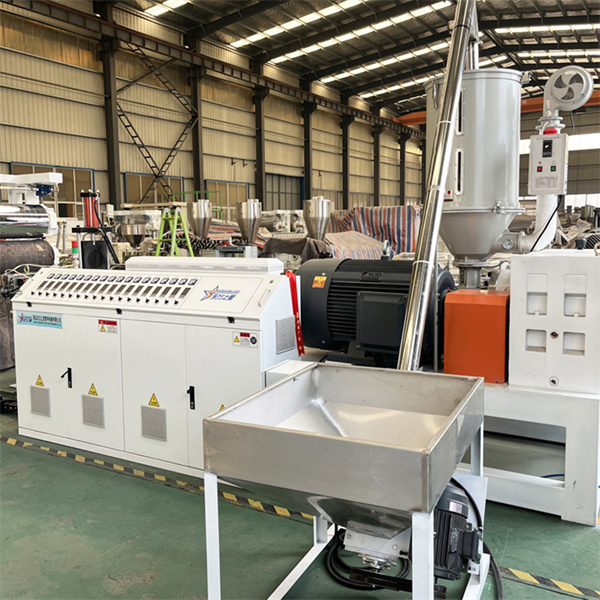 Automatische PVC antislip spoel- en muntvloermat extrusielijn