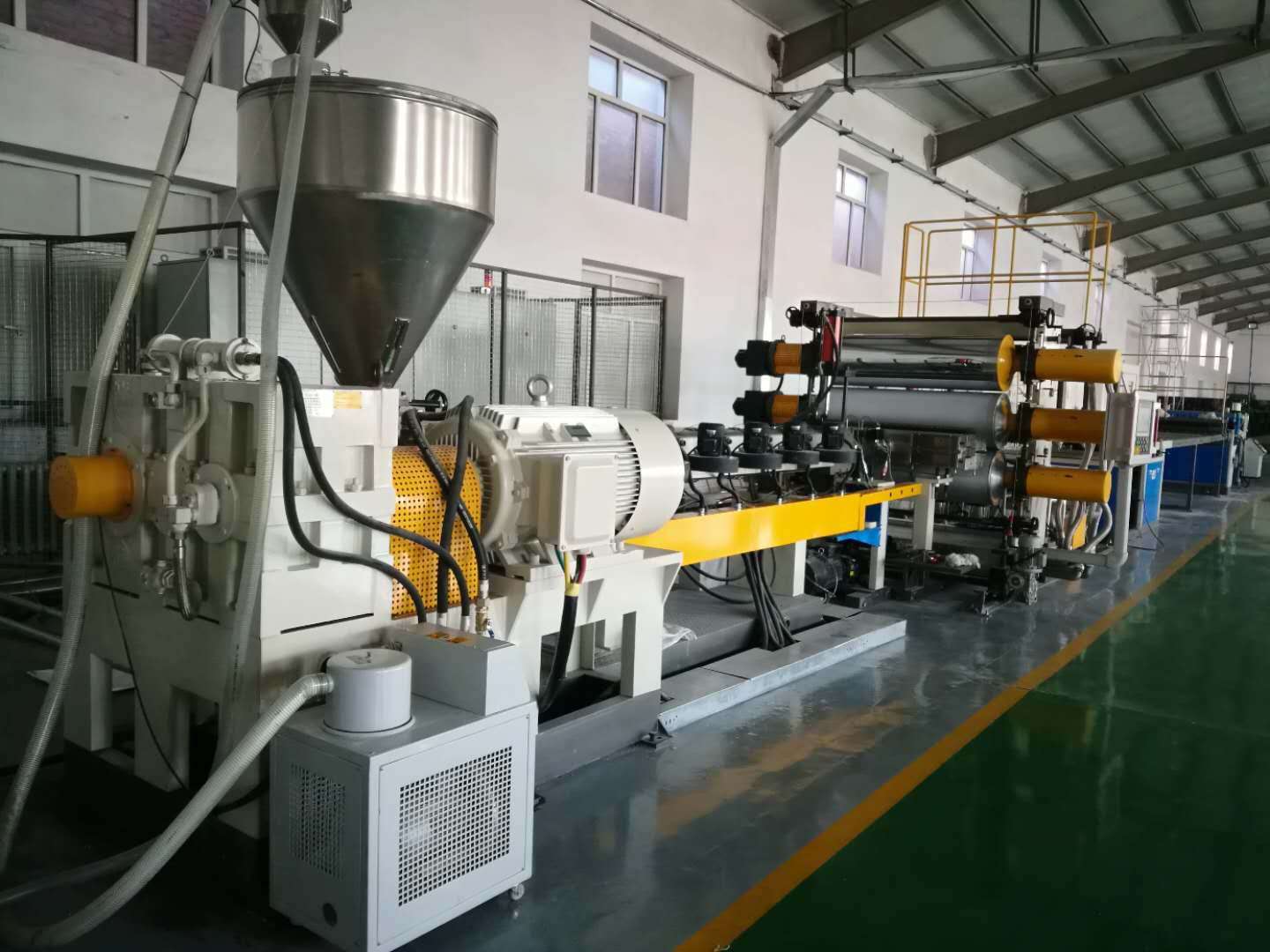 HDPE Geocell-extrusielijn met ponsen en lassen